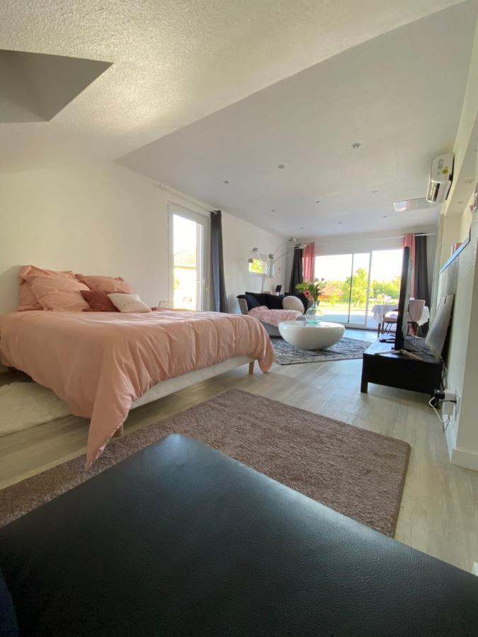 Agreable Chambre D'Hote Calme Avec Piscine Souvans Exterior photo